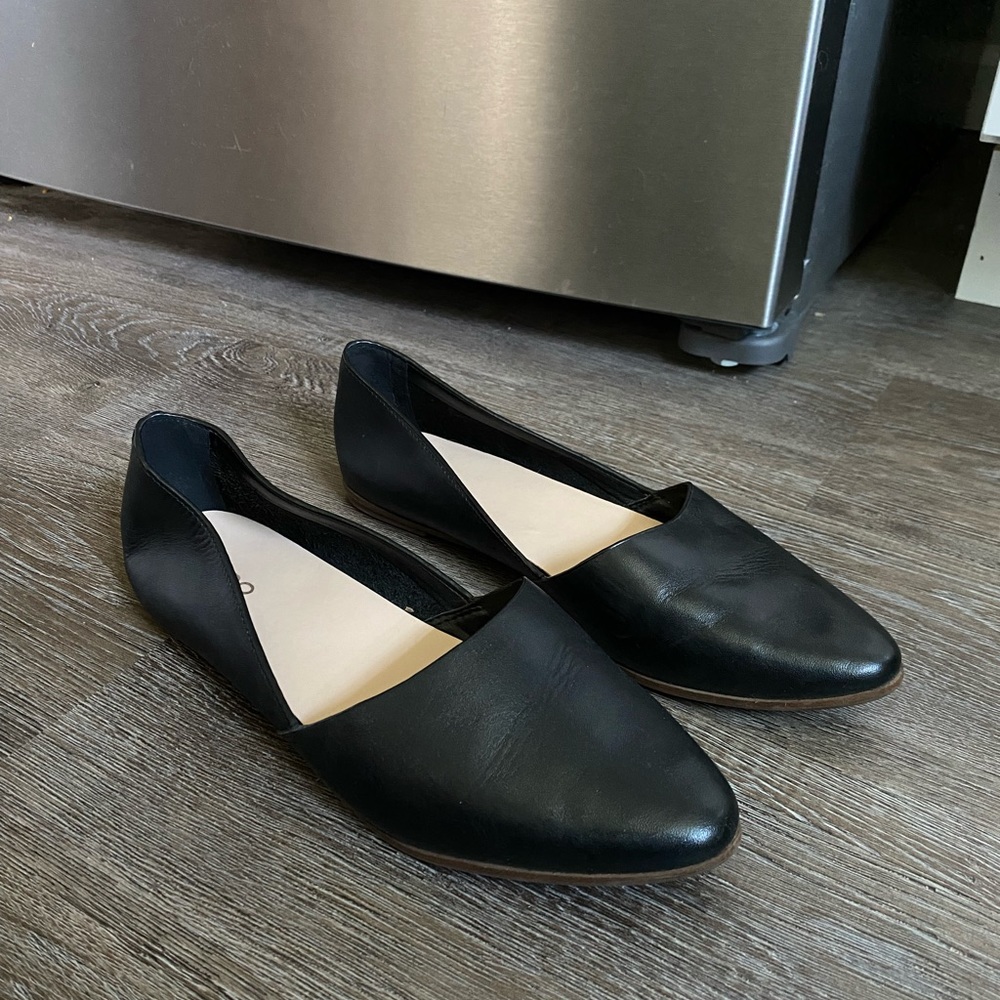 Aldo Black Leather Flats (w9)